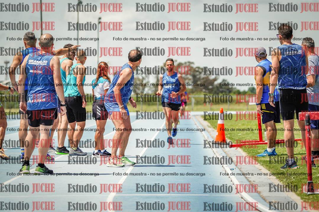 Fotos durante el transcurso de los relevos 20' para running teams - serie 1