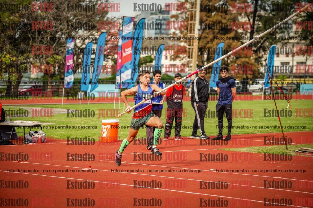 Fotos del salto con garrocha de varones