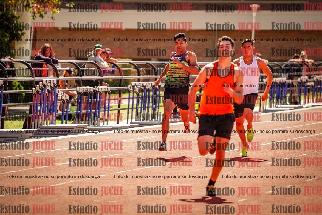 Fotos de los 400 m llanos de varones
