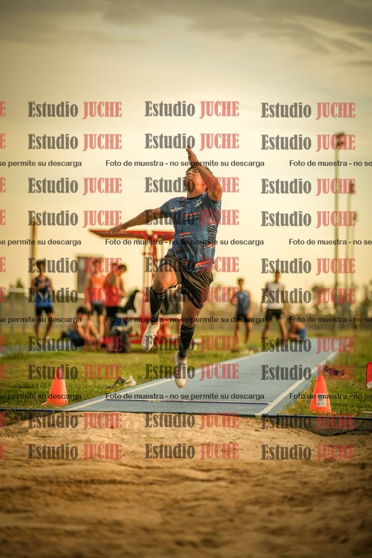 Fotos del salto en largo de varones