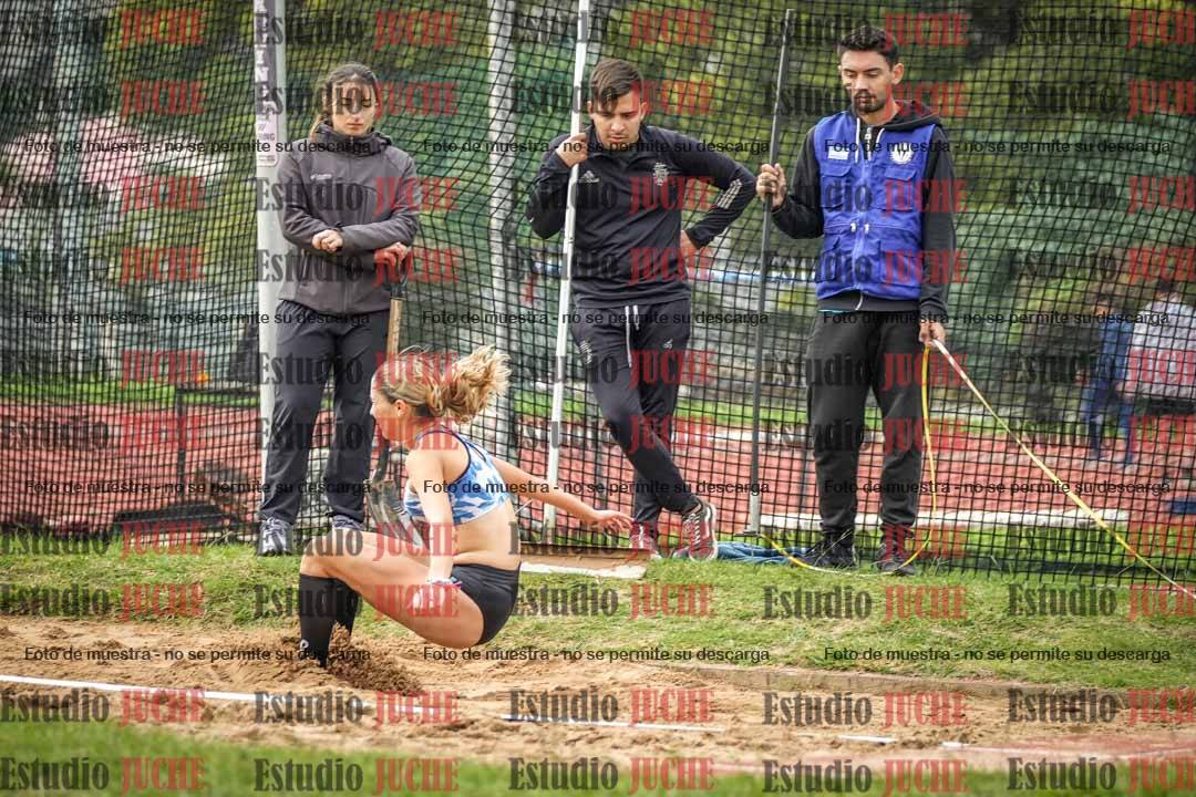 Fotos del salto en largo - mujeres mayores