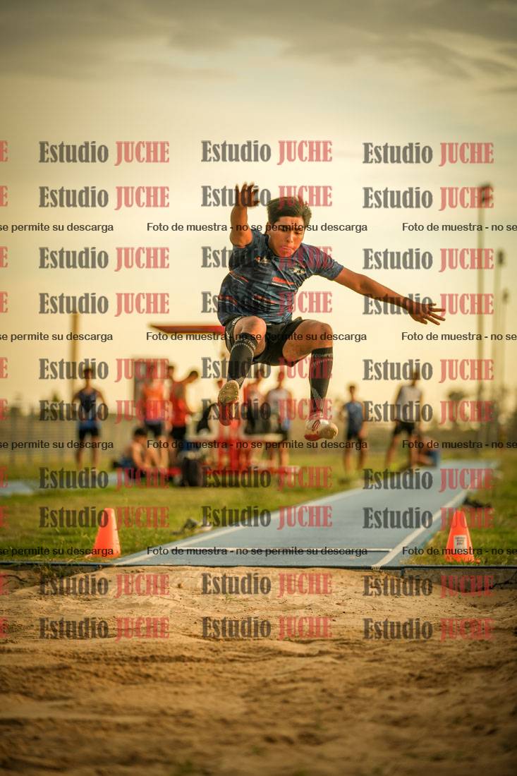 Fotos del salto en largo de varones