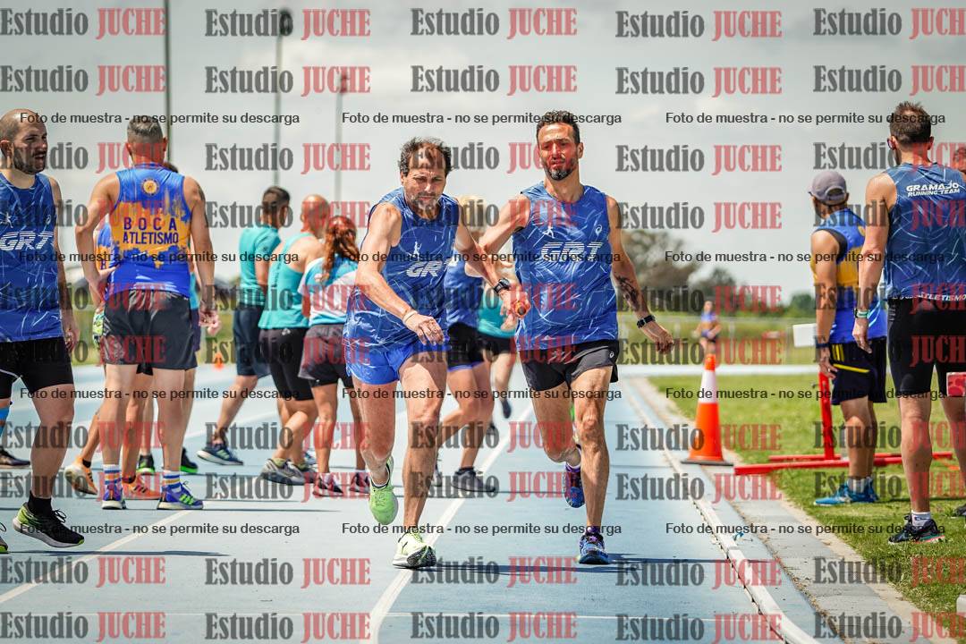 Fotos durante el transcurso de los relevos 20' para running teams - serie 1