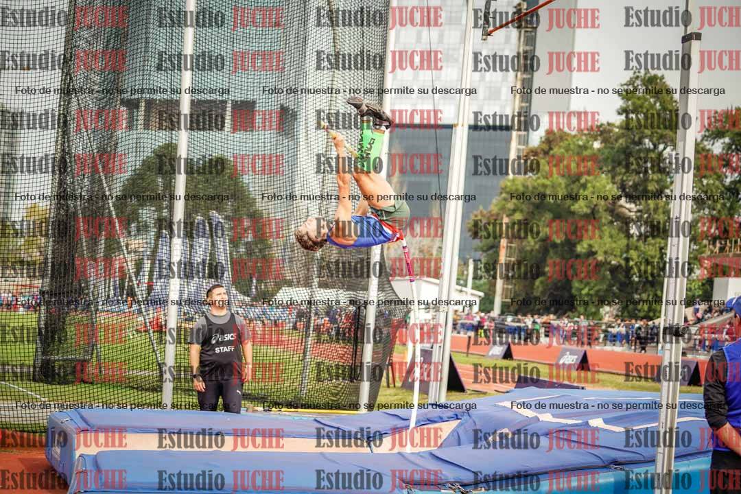 Fotos del salto con garrocha de varones