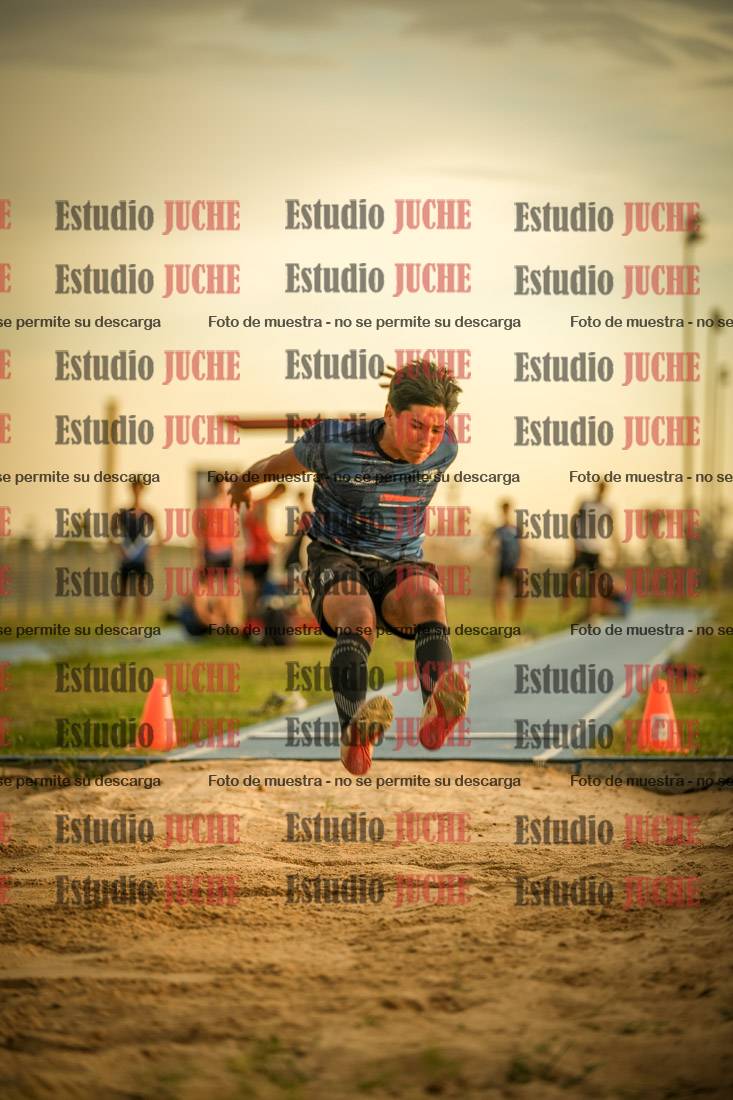 Fotos del salto en largo de varones