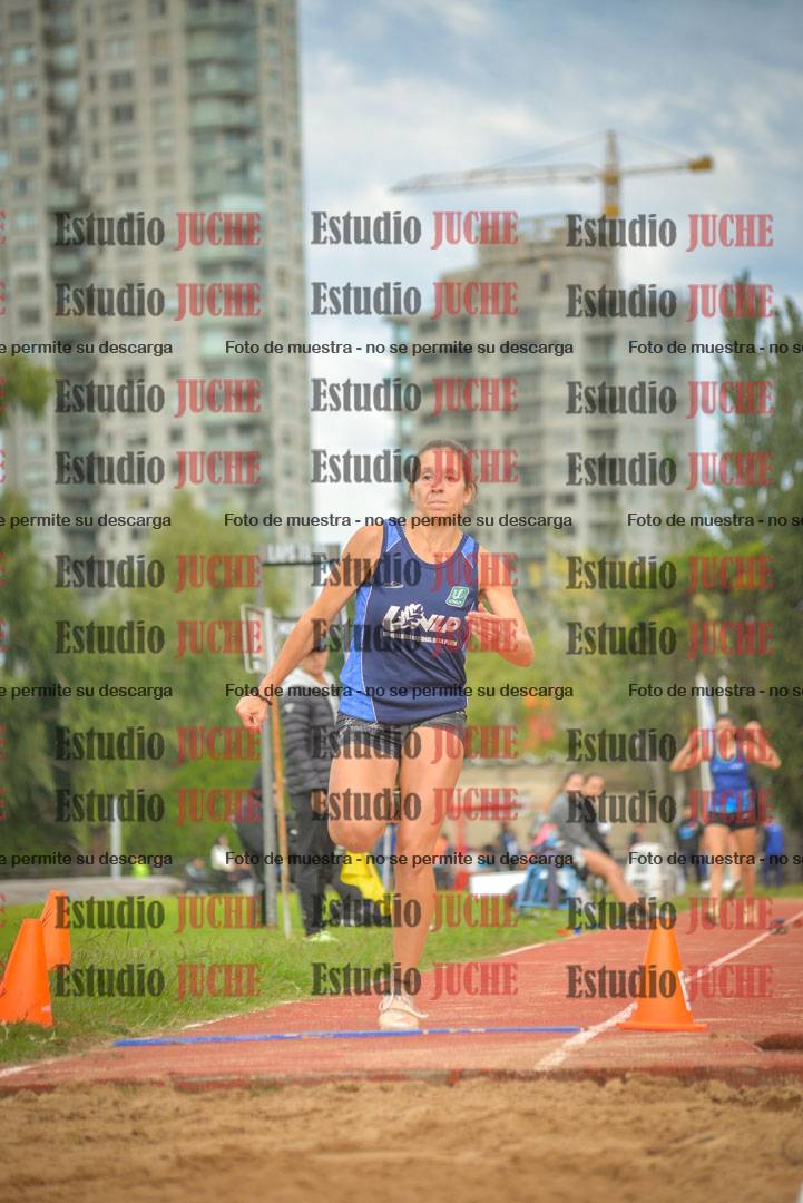 Fotos del salto en largo - mujeres mayores