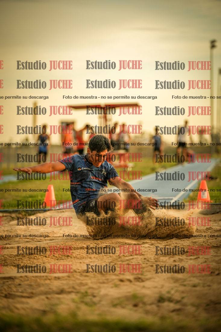 Fotos del salto en largo de varones