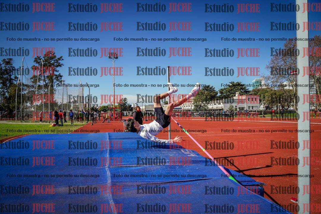 Fotos del salto en alto - todos los grupos