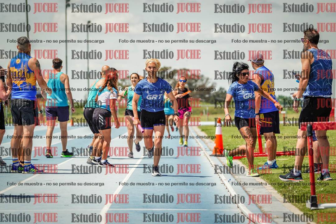 Fotos durante el transcurso de los relevos 20' para running teams - serie 1