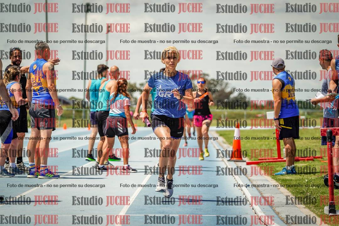 Fotos durante el transcurso de los relevos 20' para running teams - serie 1