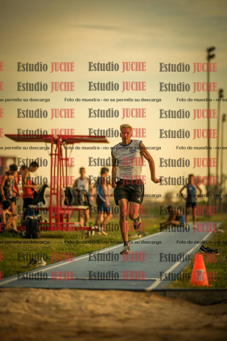 Fotos del salto en largo de varones