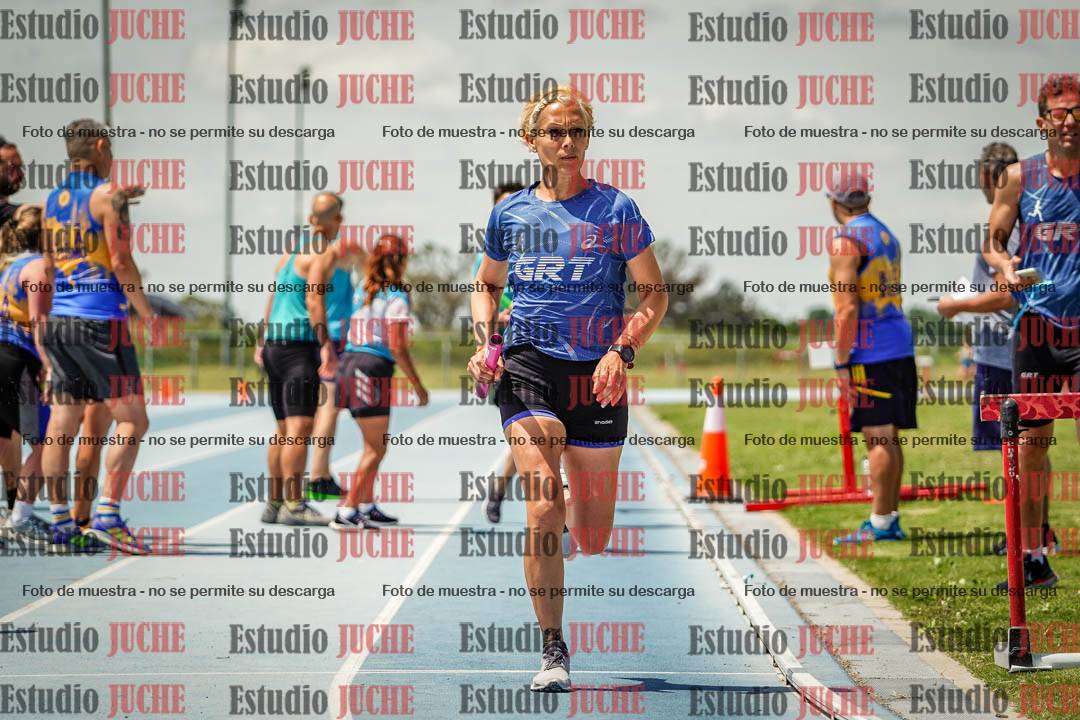 Fotos durante el transcurso de los relevos 20' para running teams - serie 1