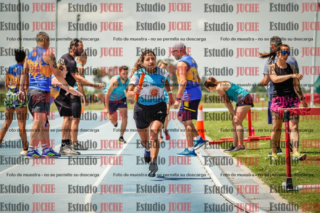 Fotos durante el transcurso de los relevos 20' para running teams - serie 1