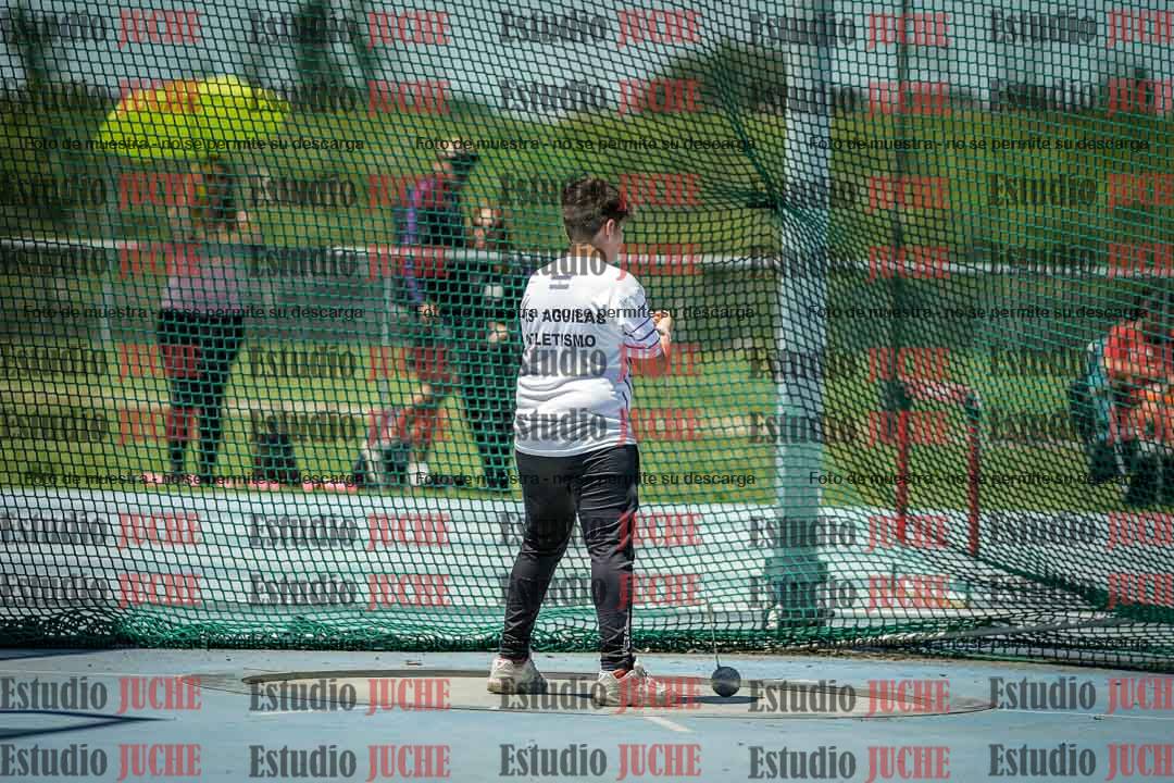 Fotos del lanzamiento del martillo de mujeres y varones - U14
