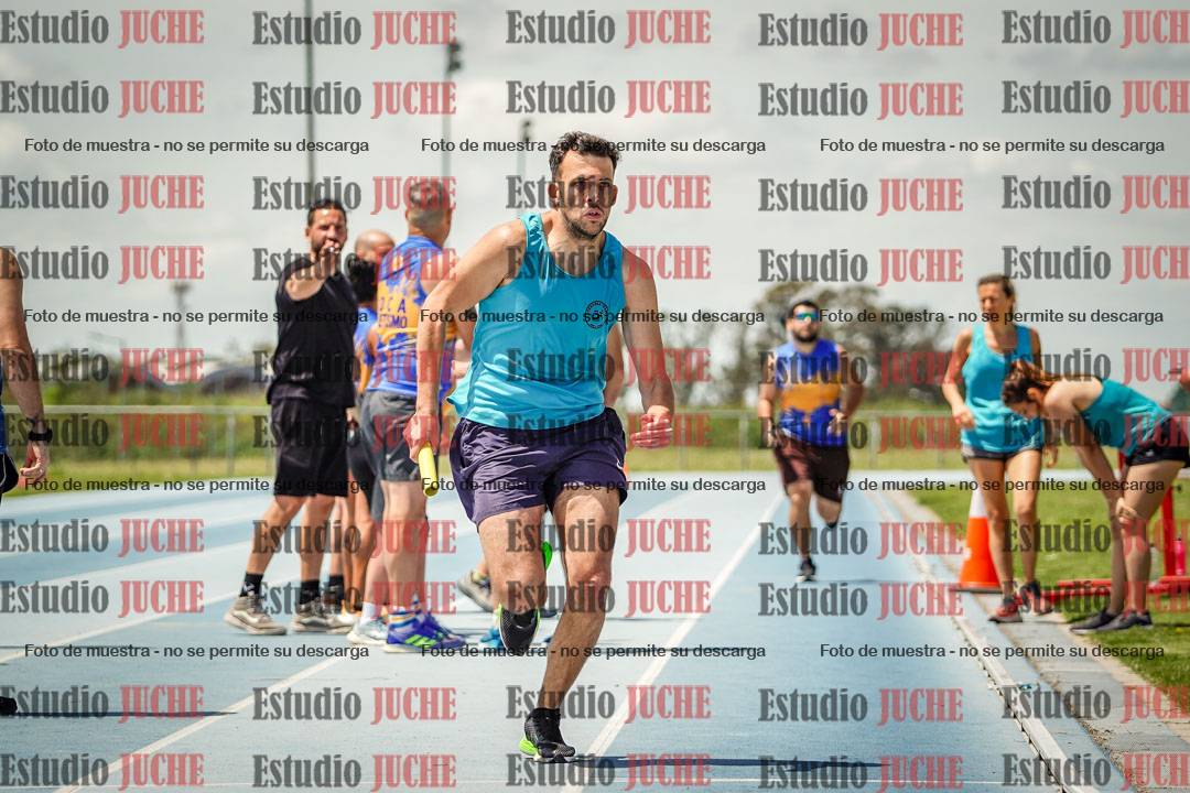 Fotos durante el transcurso de los relevos 20' para running teams - serie 1