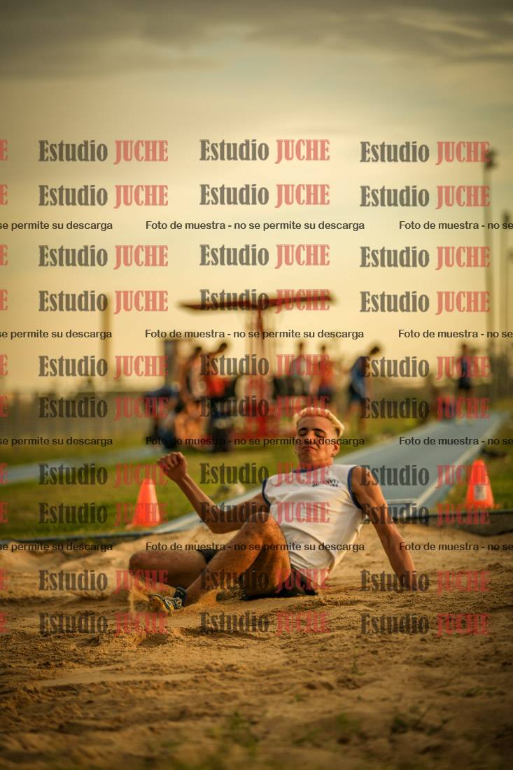 Fotos del salto en largo de varones