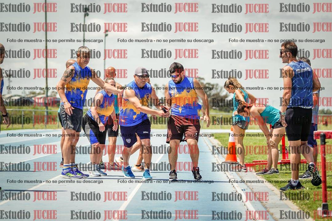Fotos durante el transcurso de los relevos 20' para running teams - serie 1