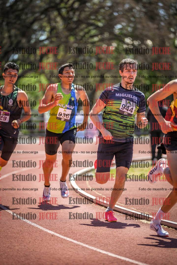 Fotos de los 800 m llanos de varones