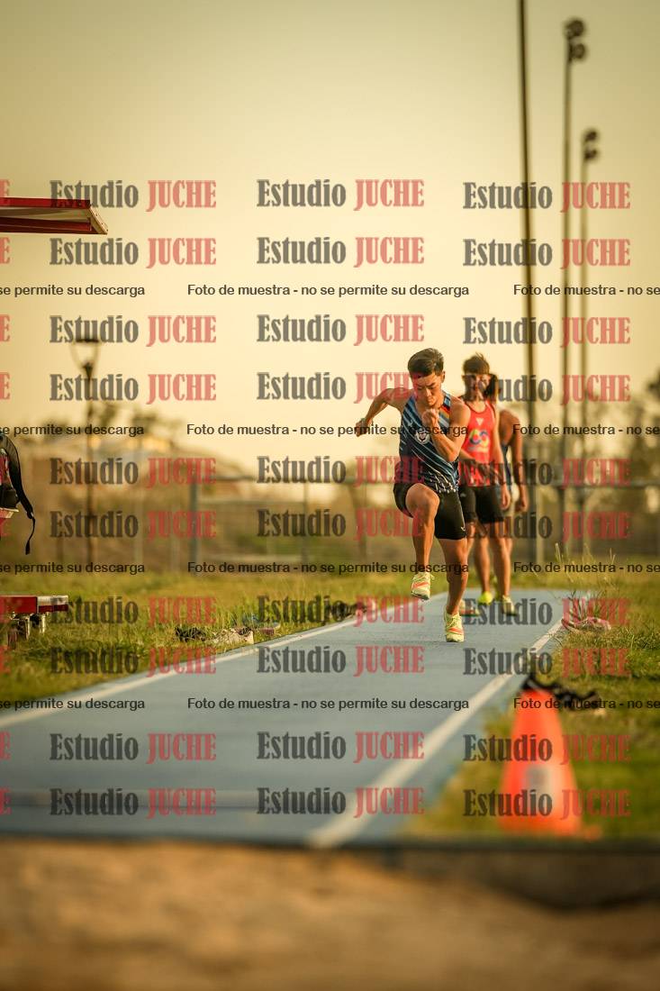 Fotos del salto en largo de varones