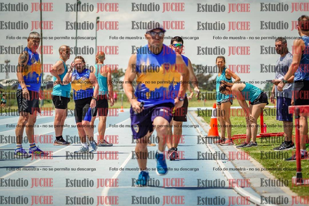 Fotos durante el transcurso de los relevos 20' para running teams - serie 1
