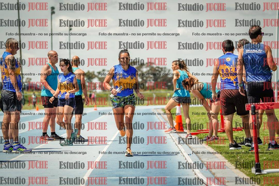 Fotos durante el transcurso de los relevos 20' para running teams - serie 1