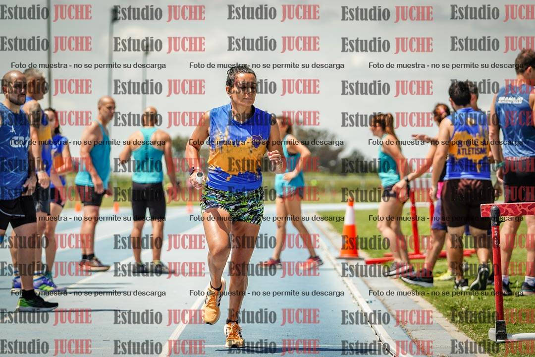Fotos durante el transcurso de los relevos 20' para running teams - serie 1