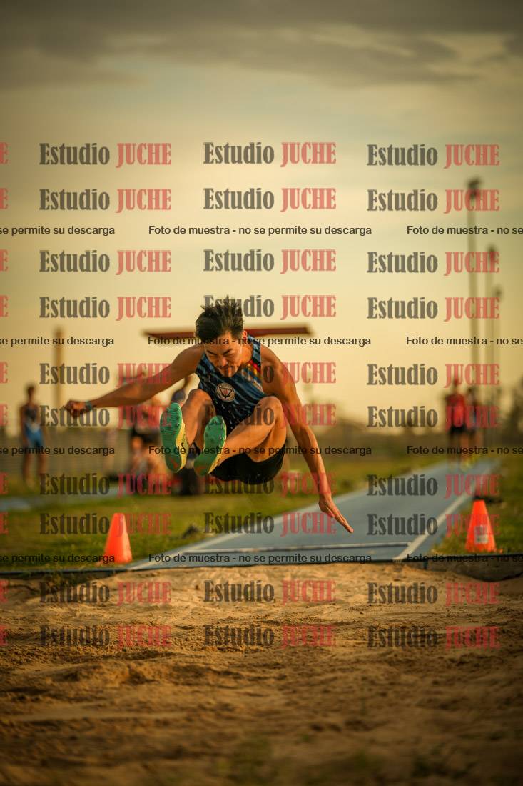 Fotos del salto en largo de varones