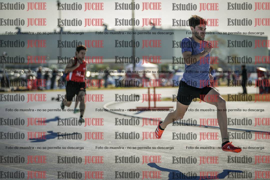 Fotos de los 400 m llanos de varones