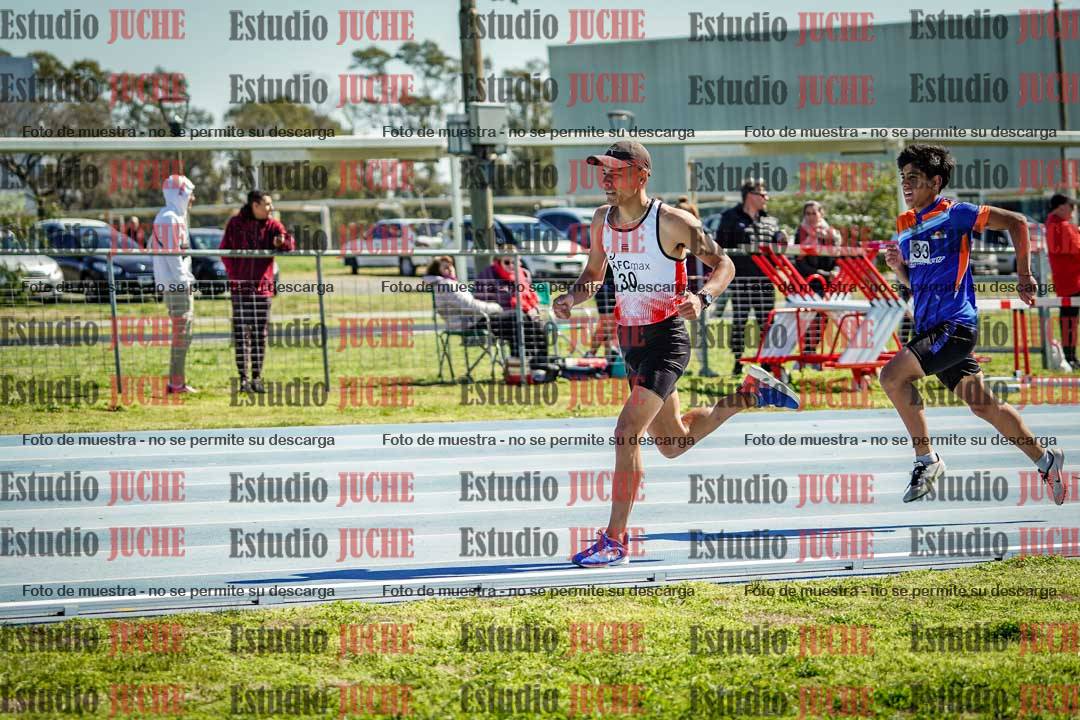 Fotos de los 800 m llanos de varones