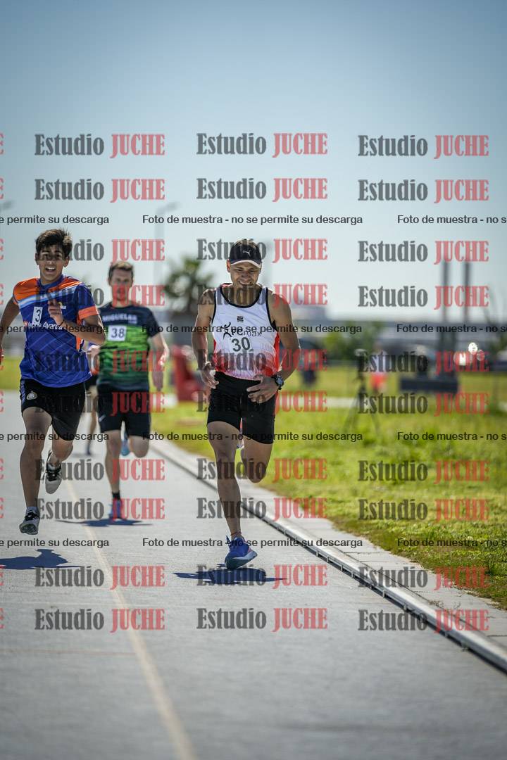 Fotos de los 800 m llanos de varones