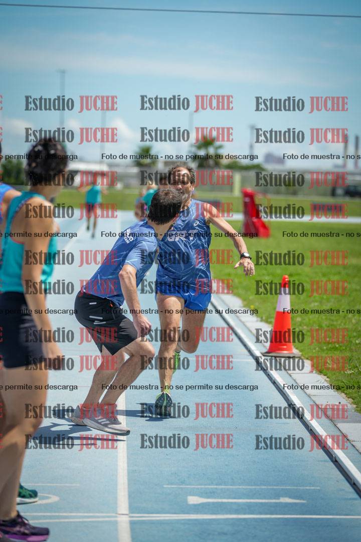 Fotos durante el transcurso de los relevos 20' para running teams - serie 1