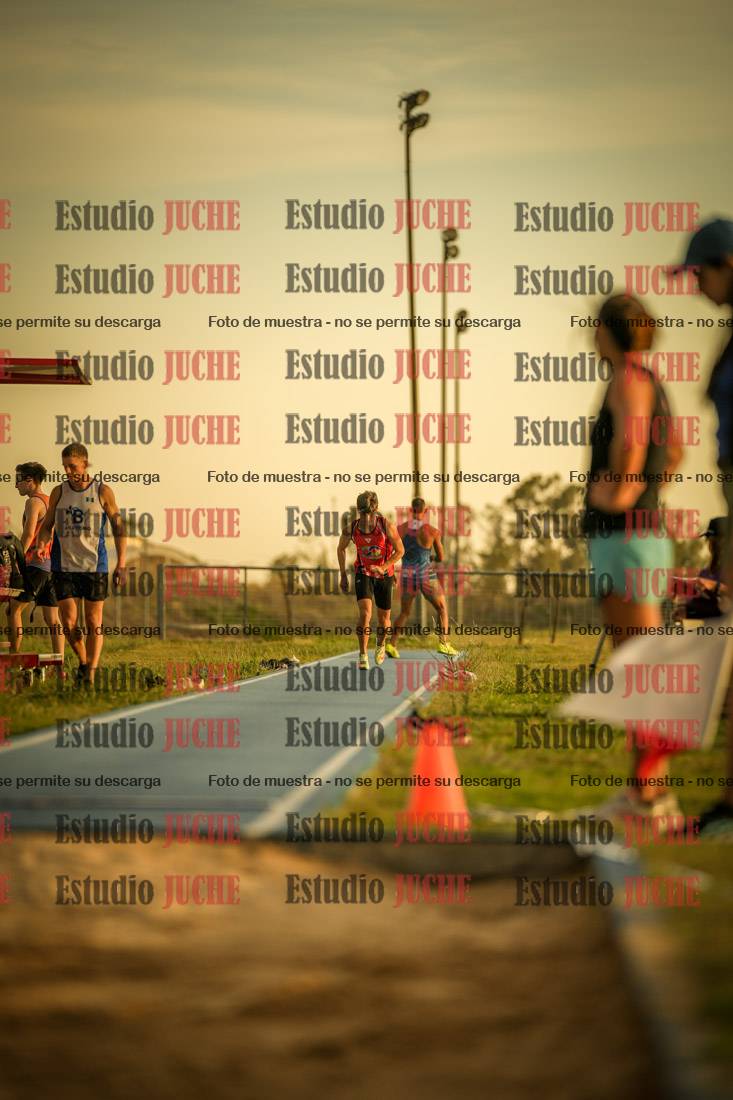Fotos del salto en largo de varones