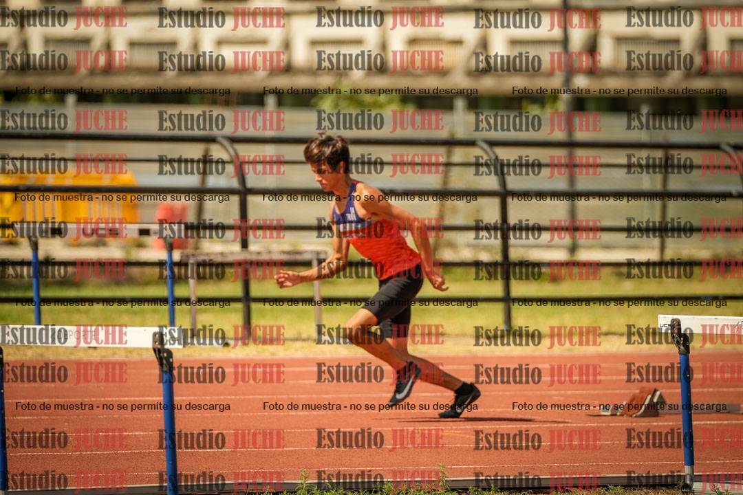 Fotos de los 295 m con vallas de varones