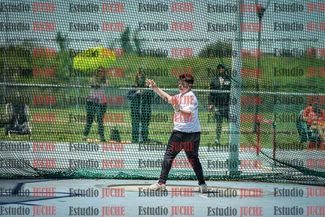 Fotos del lanzamiento del martillo de mujeres y varones - U14
