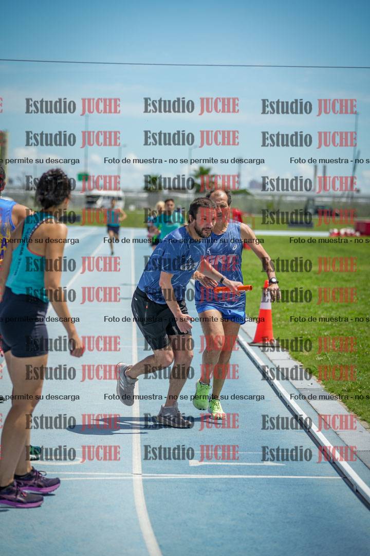 Fotos durante el transcurso de los relevos 20' para running teams - serie 1