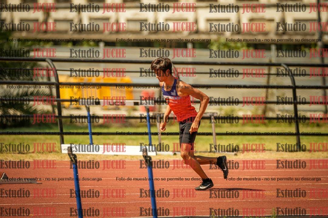 Fotos de los 295 m con vallas de varones