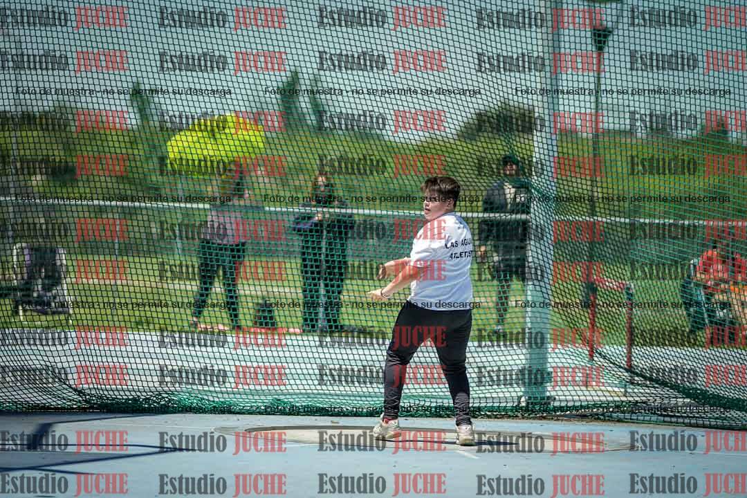 Fotos del lanzamiento del martillo de mujeres y varones - U14