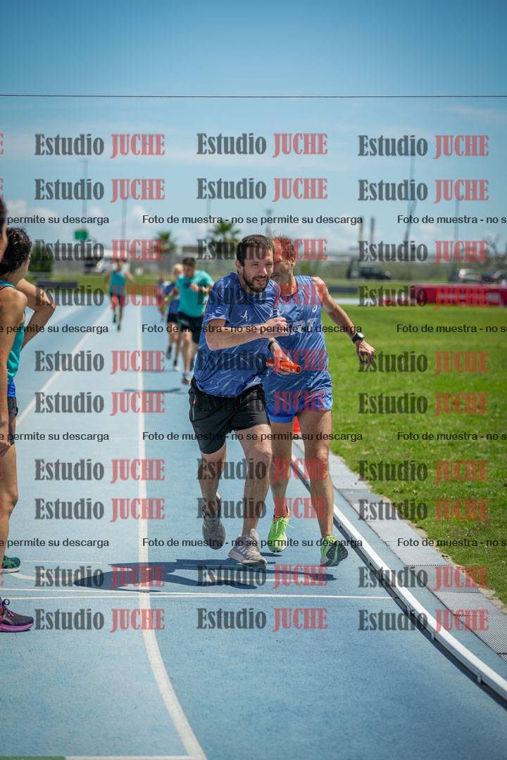 Fotos durante el transcurso de los relevos 20' para running teams - serie 1