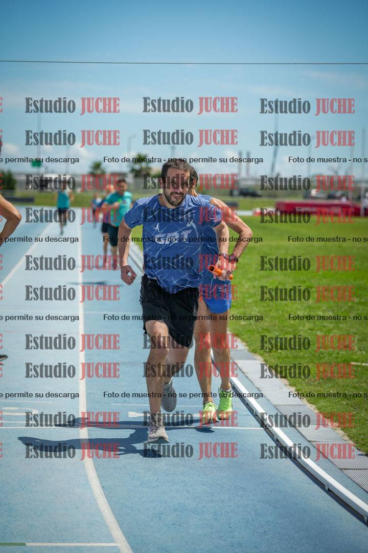 Fotos durante el transcurso de los relevos 20' para running teams - serie 1