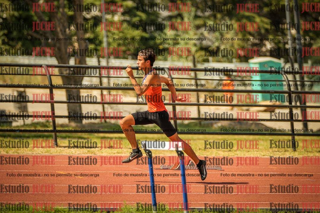 Fotos de los 295 m con vallas de varones