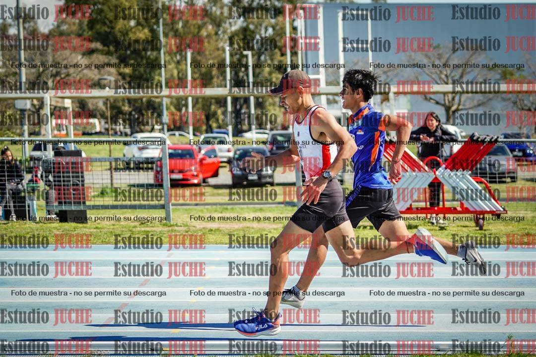 Fotos de los 800 m llanos de varones