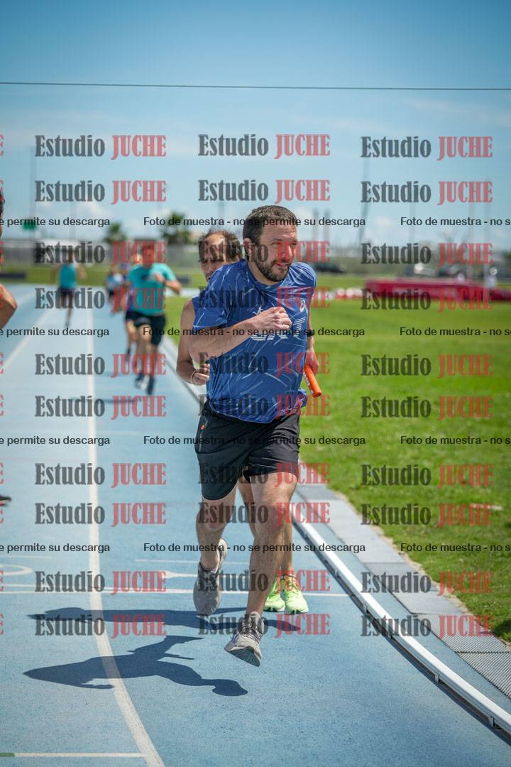 Fotos durante el transcurso de los relevos 20' para running teams - serie 1