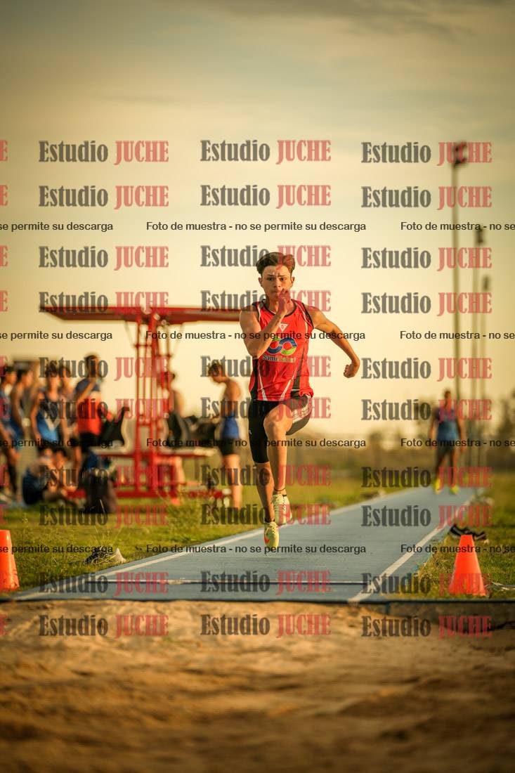 Fotos del salto en largo de varones
