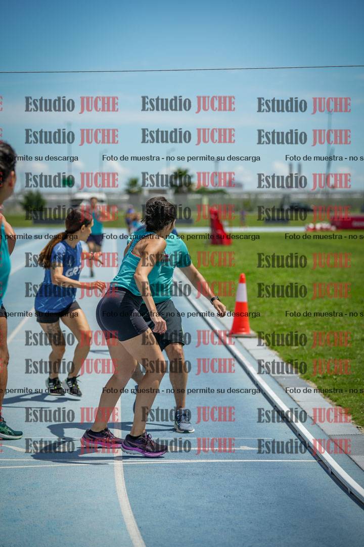 Fotos durante el transcurso de los relevos 20' para running teams - serie 1