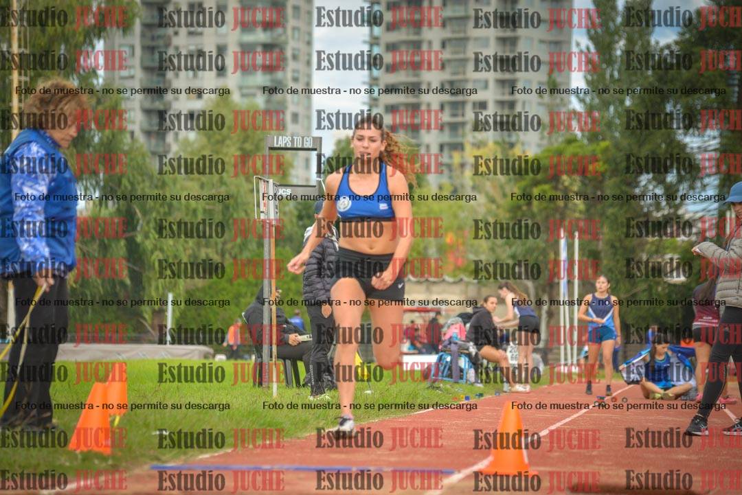 Fotos del salto en largo - mujeres mayores