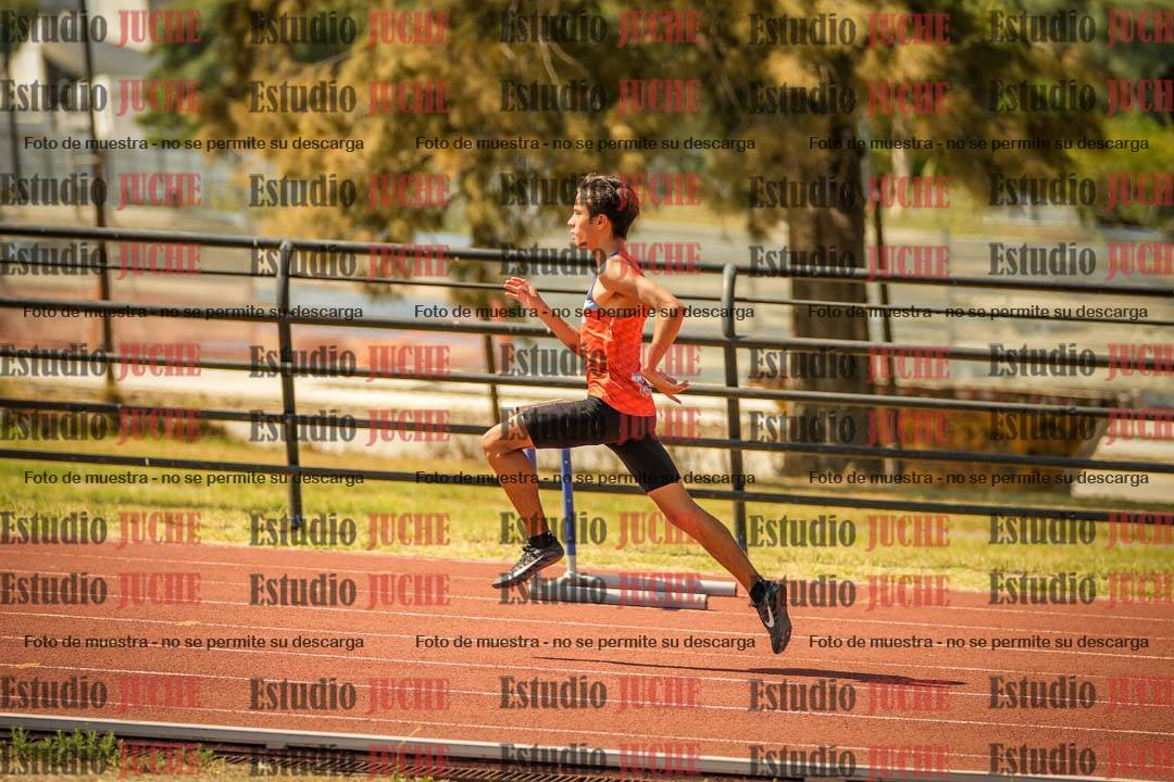 Fotos de los 295 m con vallas de varones