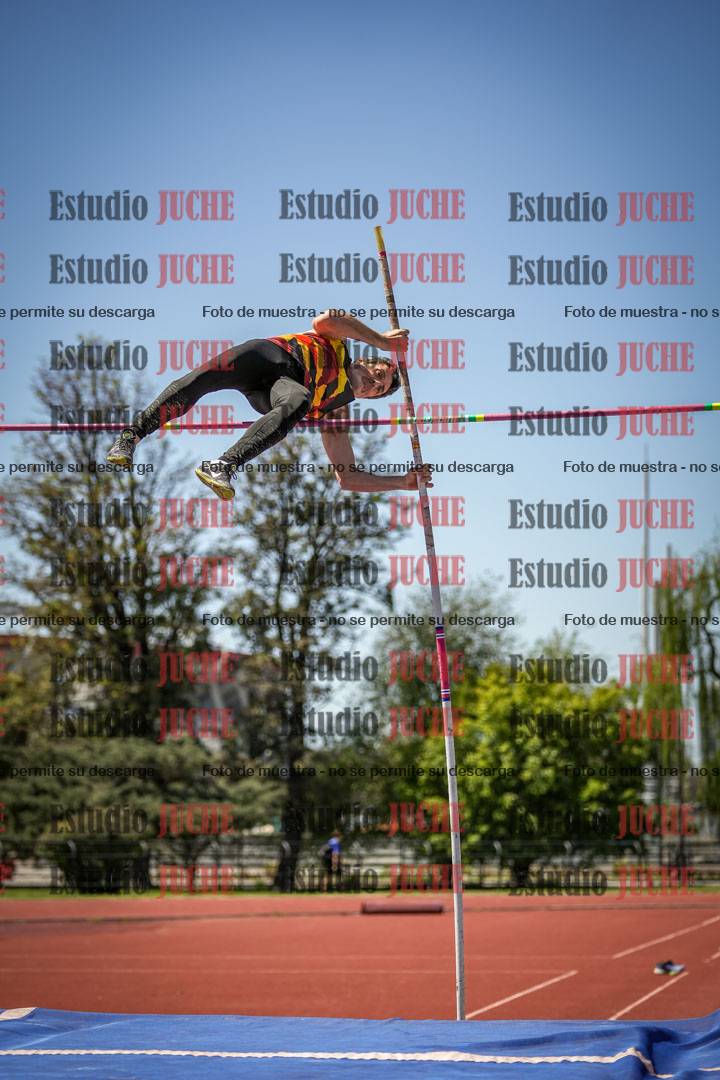 Fotos del salto con garrocha de mujeres y varones