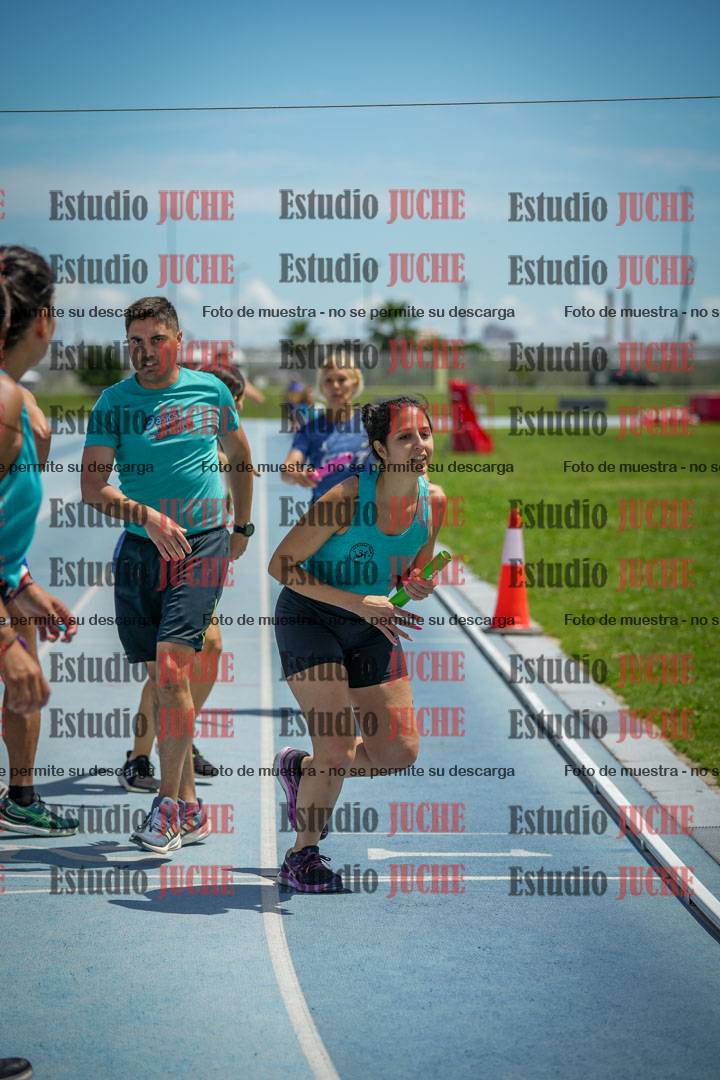 Fotos durante el transcurso de los relevos 20' para running teams - serie 1
