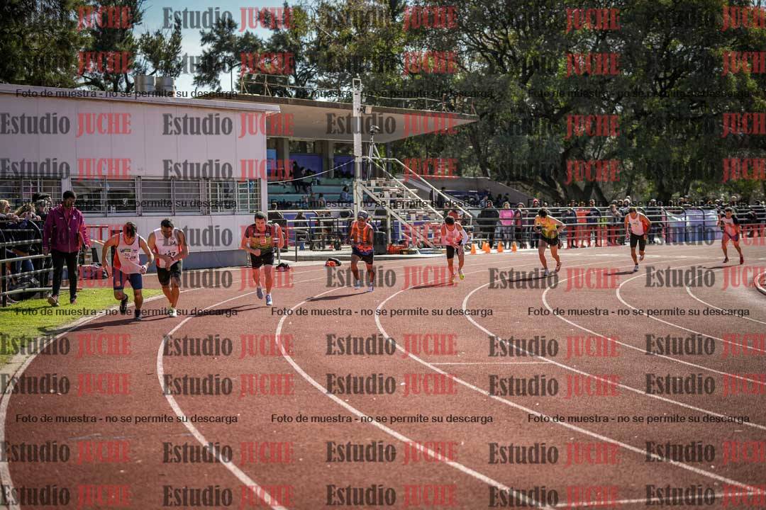 Fotos de los 800 m llanos de varones