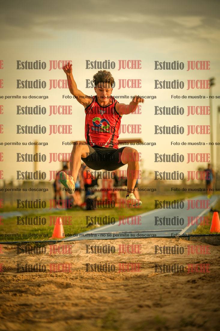 Fotos del salto en largo de varones